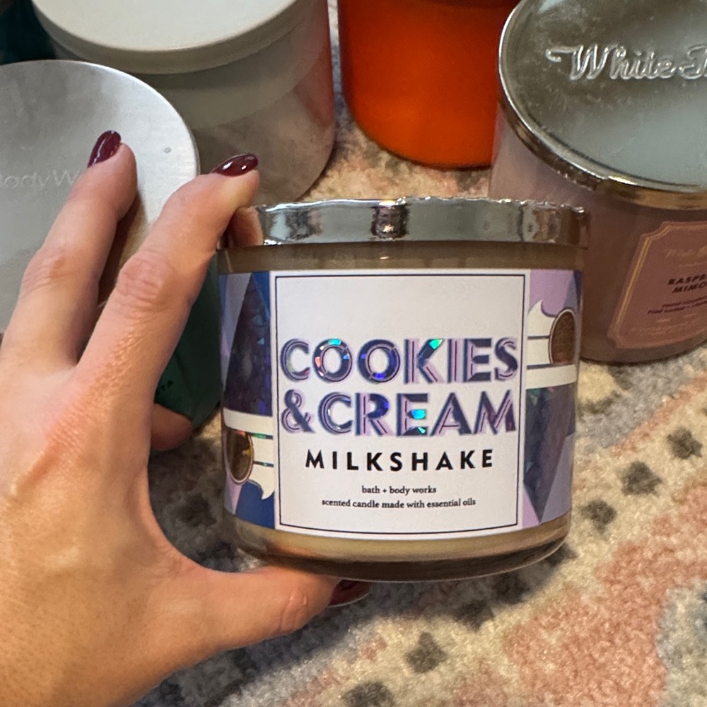 Bath & Body Works Cookies & Cream Milkshake Candle